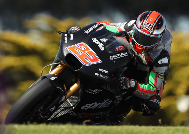 sam-lowes-of-great-britain-and-aprilia-racing-team-gresini-rides-picture-id635363574