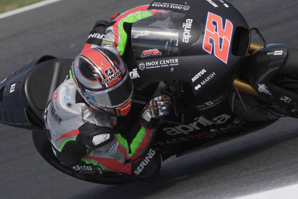 sam-lowes-of-great-britain-and-aprilia-racing-team-gresini-rounds-the-picture-id635353428