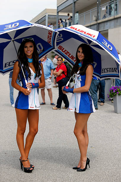 suzuki-umbrella-girls-pose-for-a-picture-during-qualifications-for-picture-id579821250