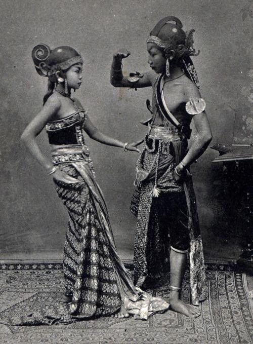 340067-old-photos-of-indonesian-people