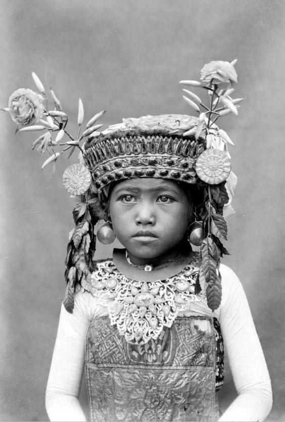 340069-old-photos-of-indonesian-people