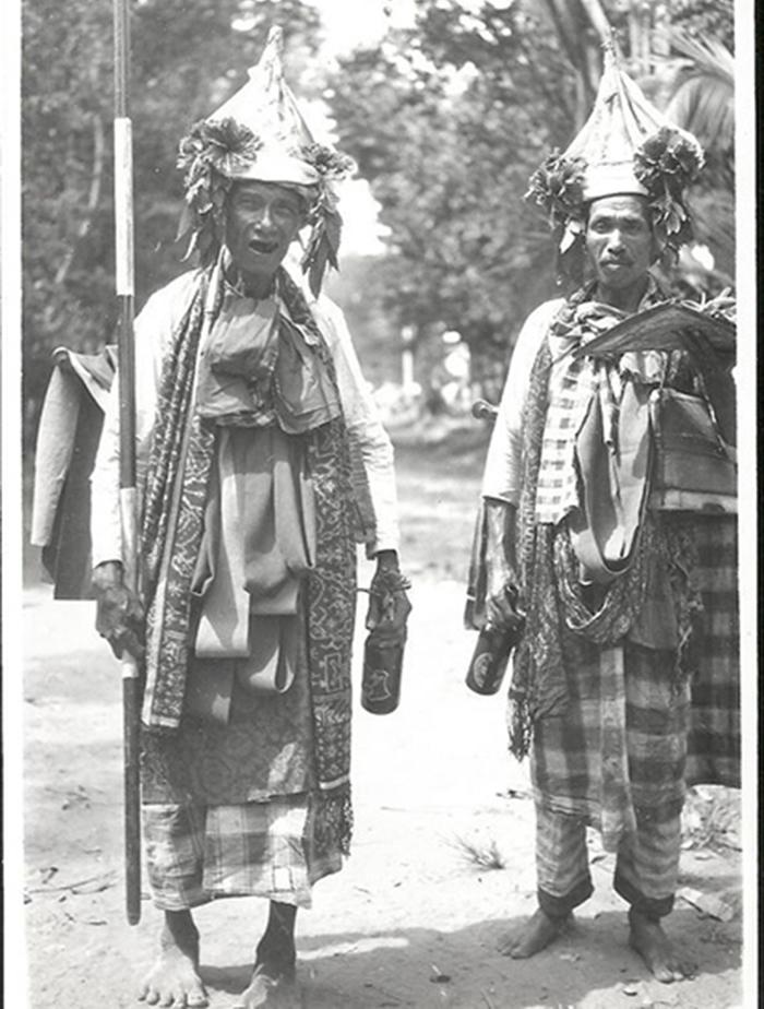 340089-old-photos-of-indonesian-people