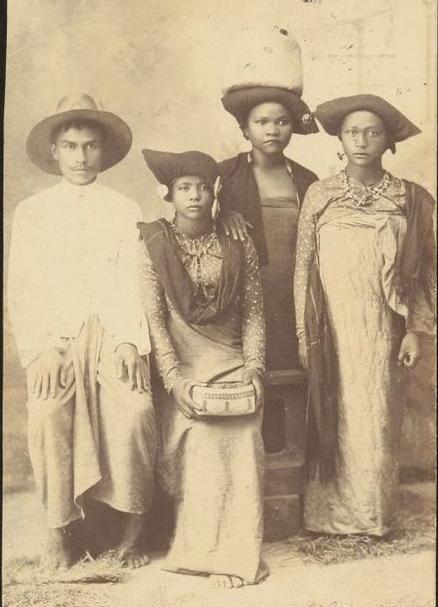 340094-old-photos-of-indonesian-people