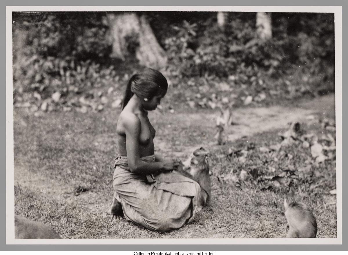 kumpulan-foto-gadis-bali-tempoe-doeloe-telanjang-dada-tahun-1910-1930-balinese-topless-girls-vintage-photography-30