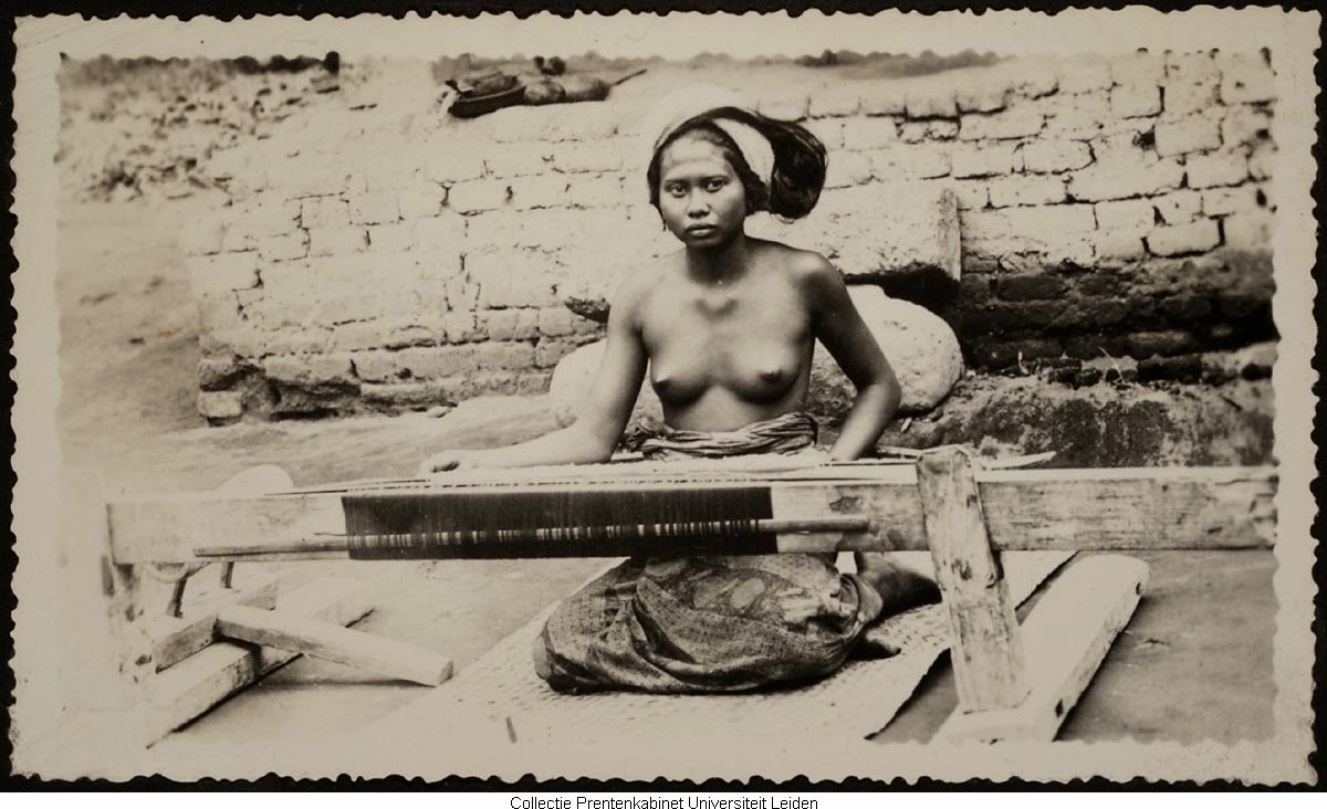 kumpulan-foto-gadis-bali-tempoe-doeloe-telanjang-dada-tahun-1910-1930-balinese-topless-girls-vintage-photography-5