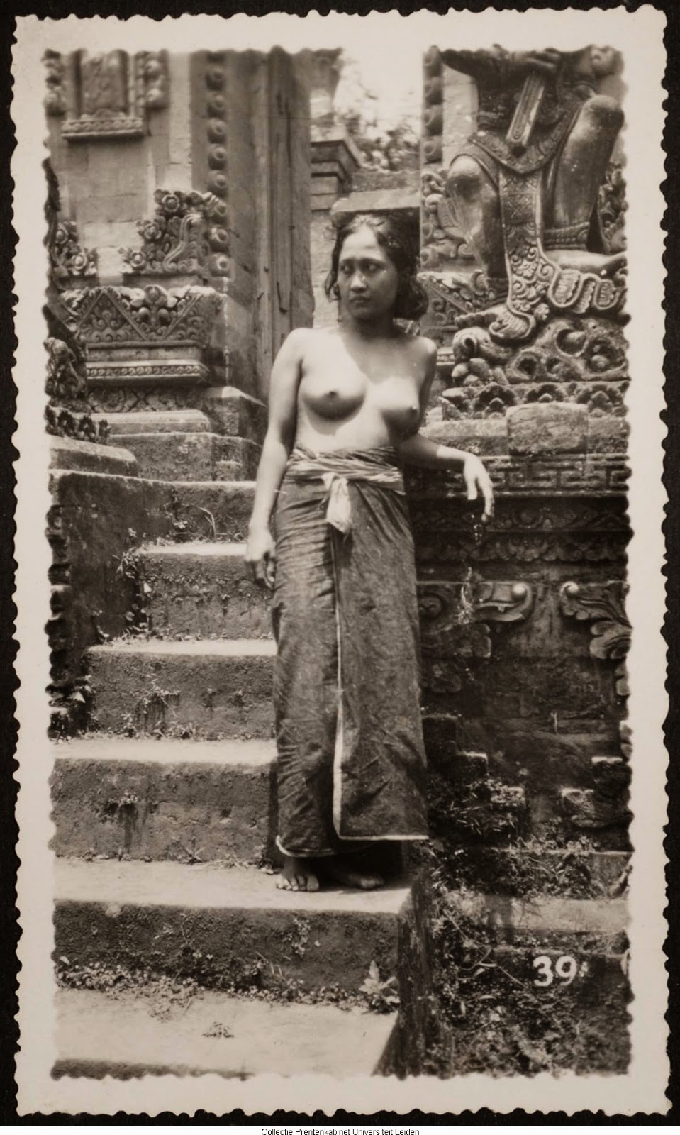 kumpulan-foto-gadis-bali-tempoe-doeloe-telanjang-dada-tahun-1910-1930-balinese-topless-girls-vintage-photography-6
