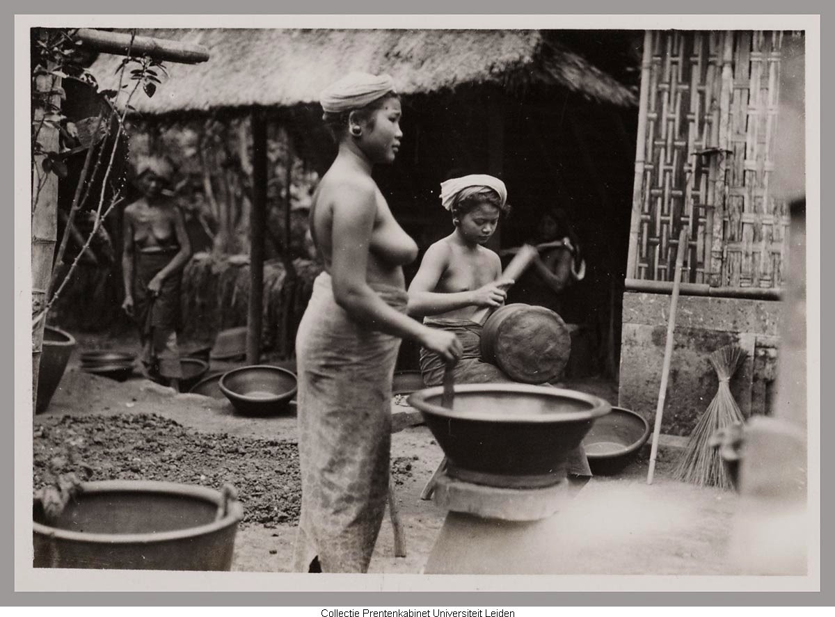 kumpulan-foto-gadis-bali-tempoe-doeloe-telanjang-dada-tahun-1910-1930-balinese-topless-girls-vintage-photography-7
